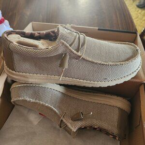 New hey dude mens shoes